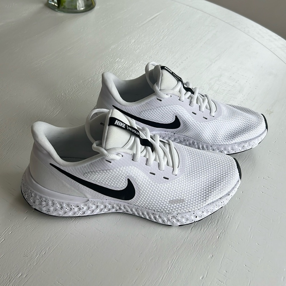 Nike Revolution Sneakers✨